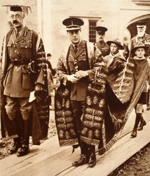 Kuningas Edward VIII Walesin yliopiston kanslerina Bangorissa, 1923.